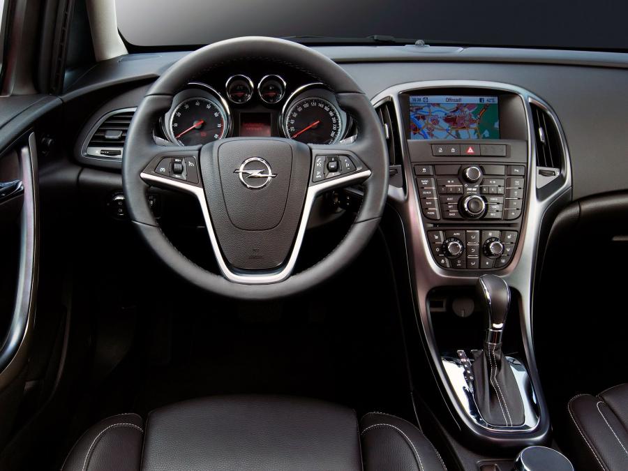 Opel Astra Sports Tourer 2012 года  (фото 3 из 17)